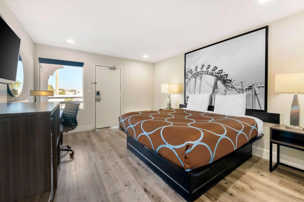Hotel Super 8 By Wyndham Orlando Near Florida Mall