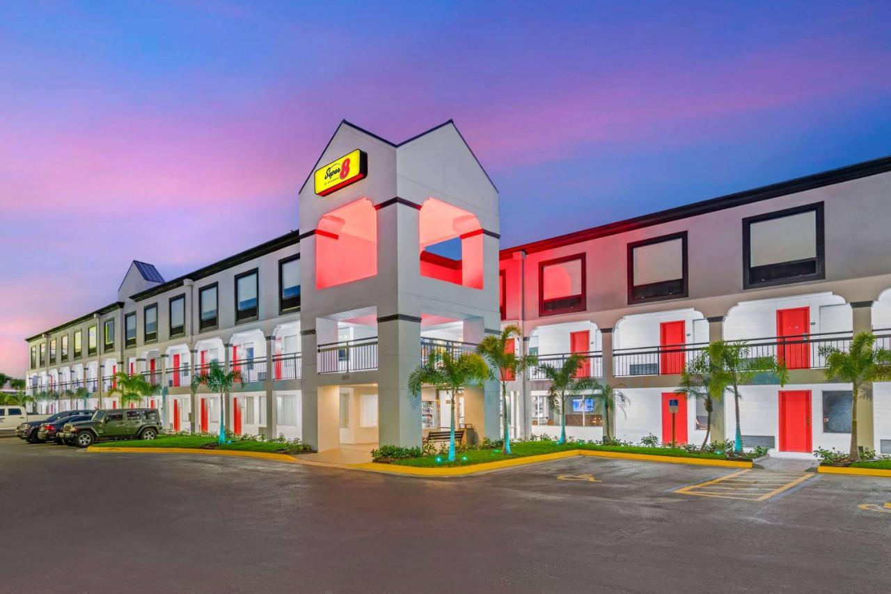 Super 8 By Wyndham Orlando Near Florida Mall Hotel