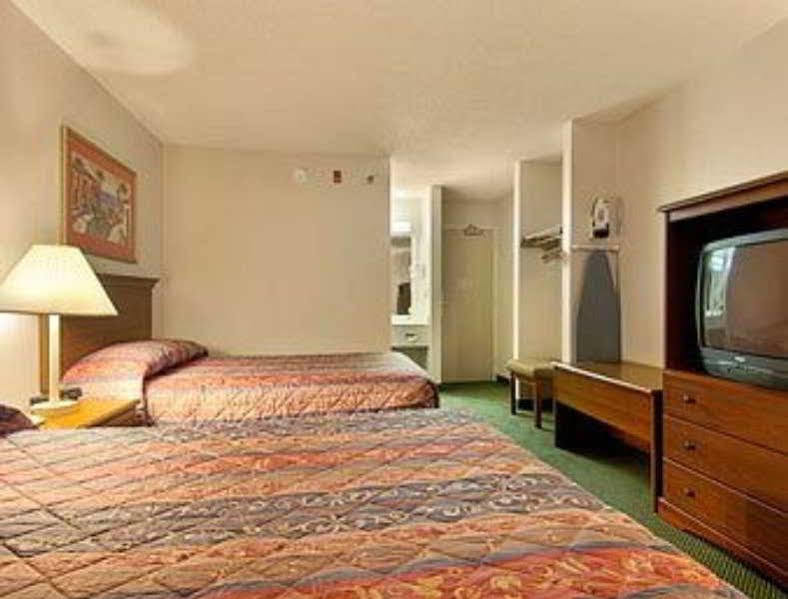 Super 8 By Wyndham Orlando Near Florida Mall Hotel Williamsburg